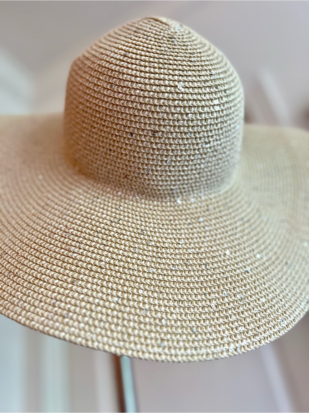 Calvin Klein Wide-Brim Woven Straw Beach Sun Hat Beige Cream Tan Light Sparkles - Picture 3 of 10